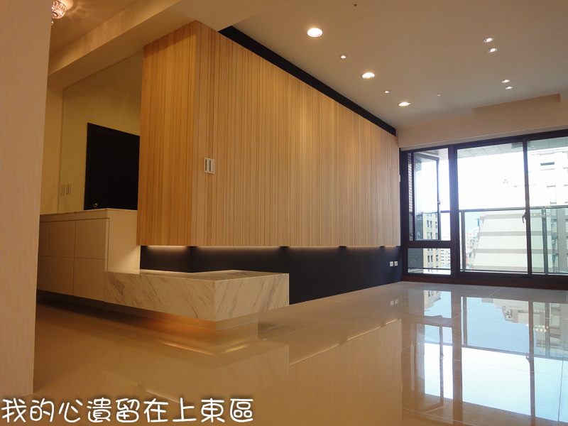 03-客廳主牆與玄關